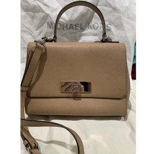 Michael Kors MEDIUM SAFFIANO LEATHER PURSE (NWOT)